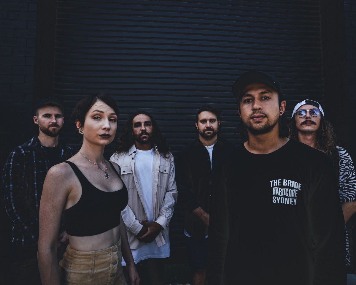 Feature: Saviour - Shine & Fade